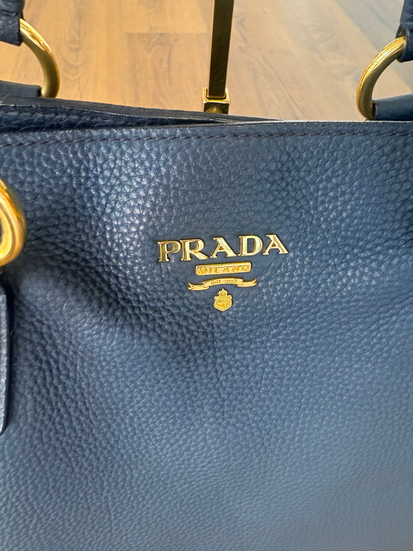 Prada tote bag pelle di daino martellata  blu cobalto