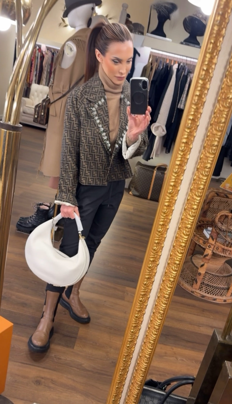 Fendigraphy hobo bag in pelle bianca