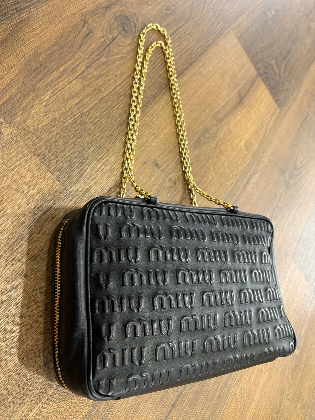 Miu Miu Borsa Softy Logo  goffrato in pelle