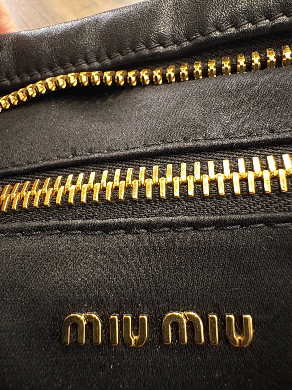 Miu Miu Borsa Softy Logo  goffrato in pelle